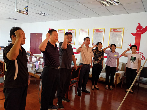 1607762830712568.jpg 尚德党支部-重温入党誓词-小.jpg